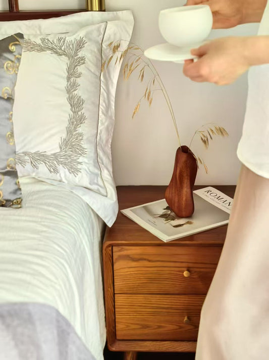 Beyond the Ordinary: Unique Anniversary Gifts in the Form of Artful Home Decor