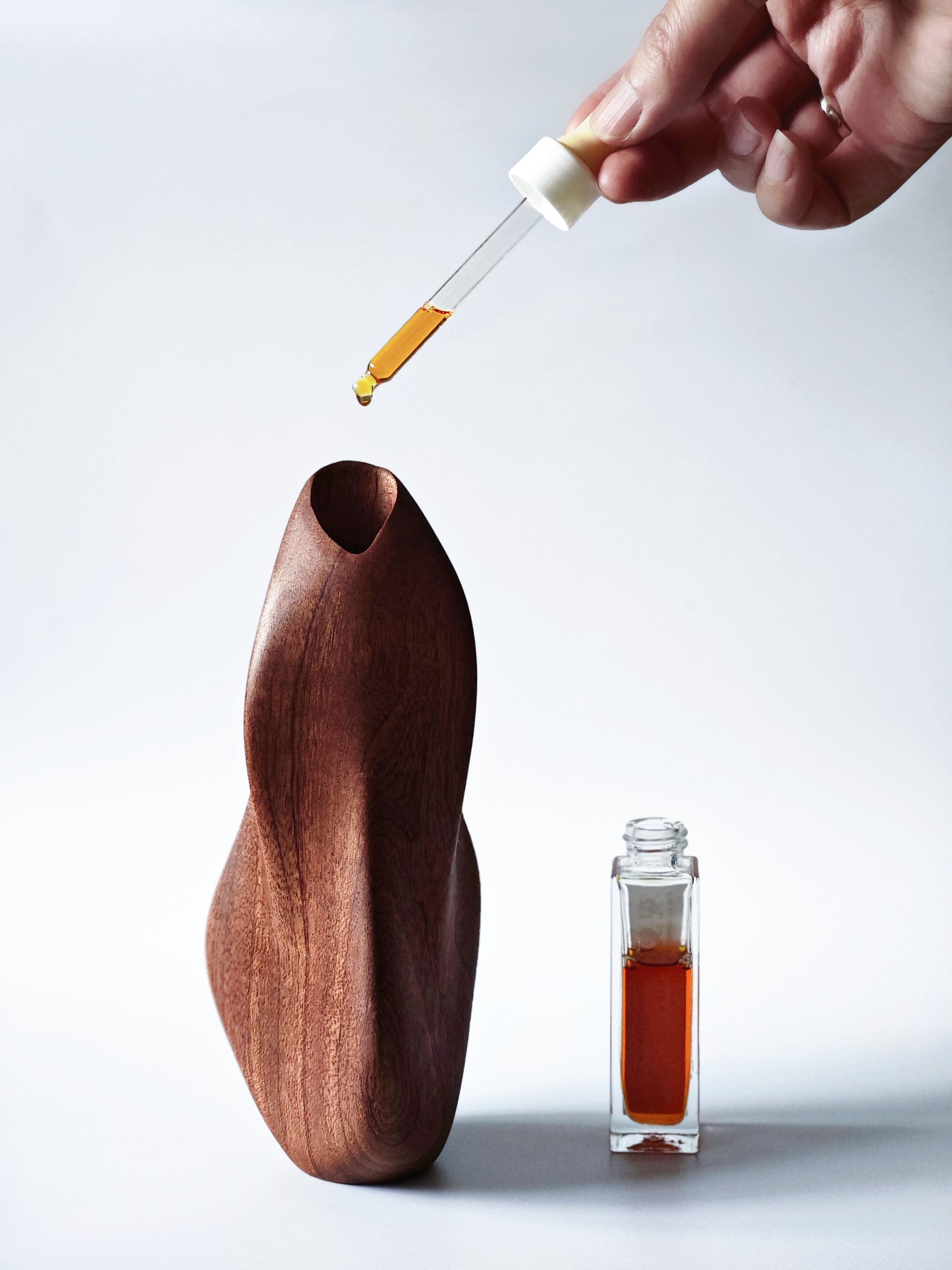 Wavy Wood Vase – Minimalist Flowing Lines Design
