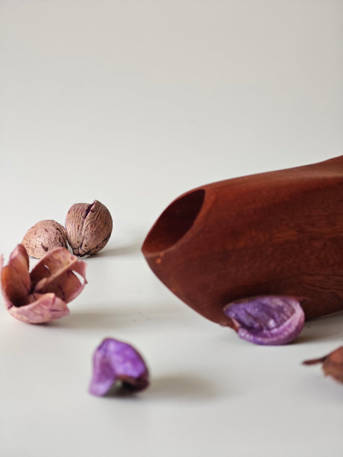 Wavy Wood Vase – Minimalist Flowing Lines Design