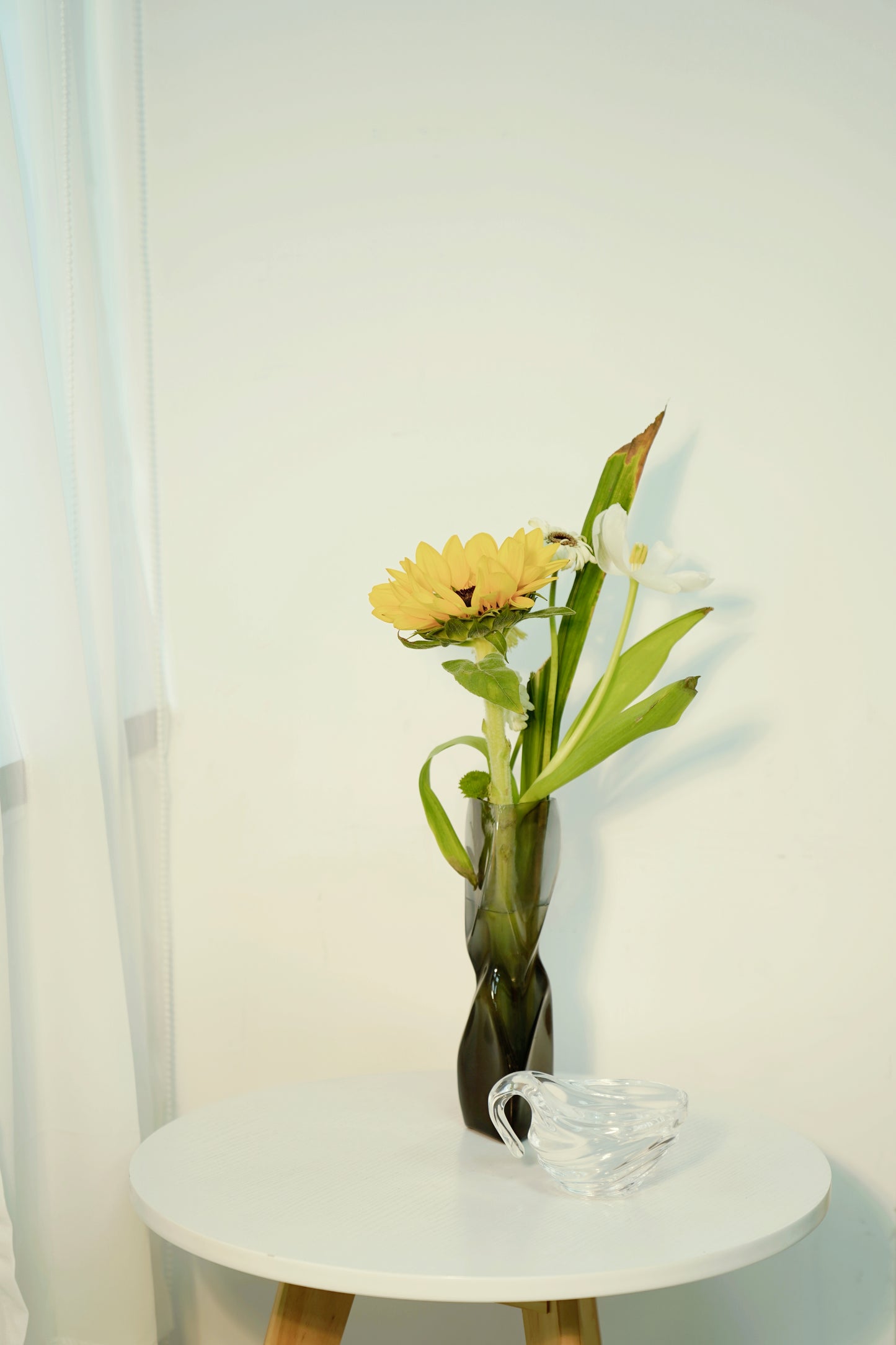 Transparent Glass Vase – Sculptural Parametric Home Decor