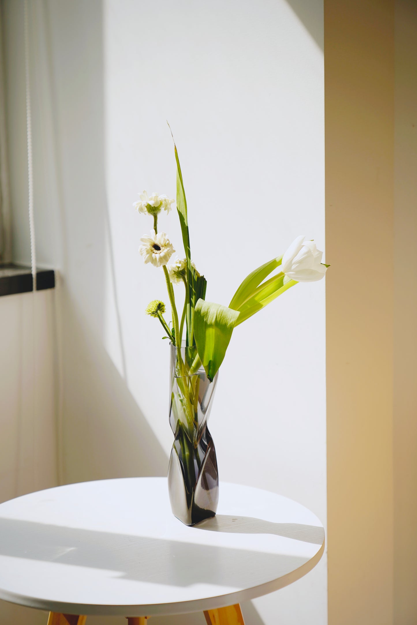 Transparent Glass Vase – Sculptural Parametric Home Decor