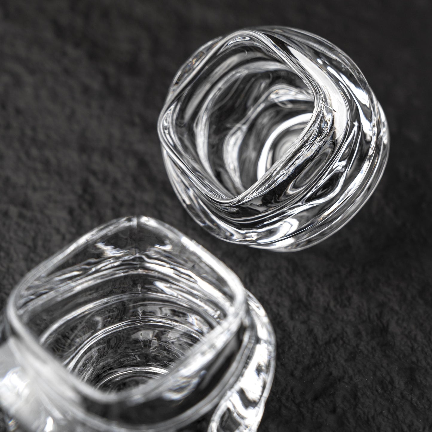 Waterflow Inspired Whiskey Glass Set - Heat Resistant, Flowing Design, Elegant Glassware, Ideal Gift for Whiskey Lovers, 100 ml