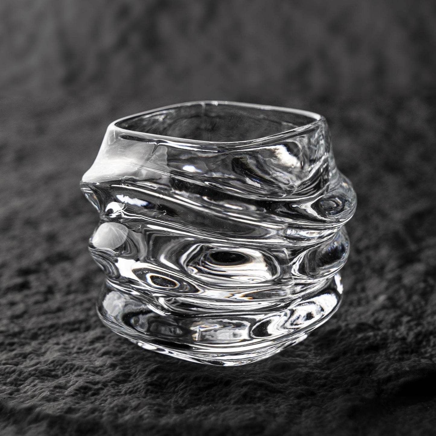 Waterflow Inspired Whiskey Glass Set - Heat Resistant, Flowing Design, Elegant Glassware, Ideal Gift for Whiskey Lovers, 100 ml