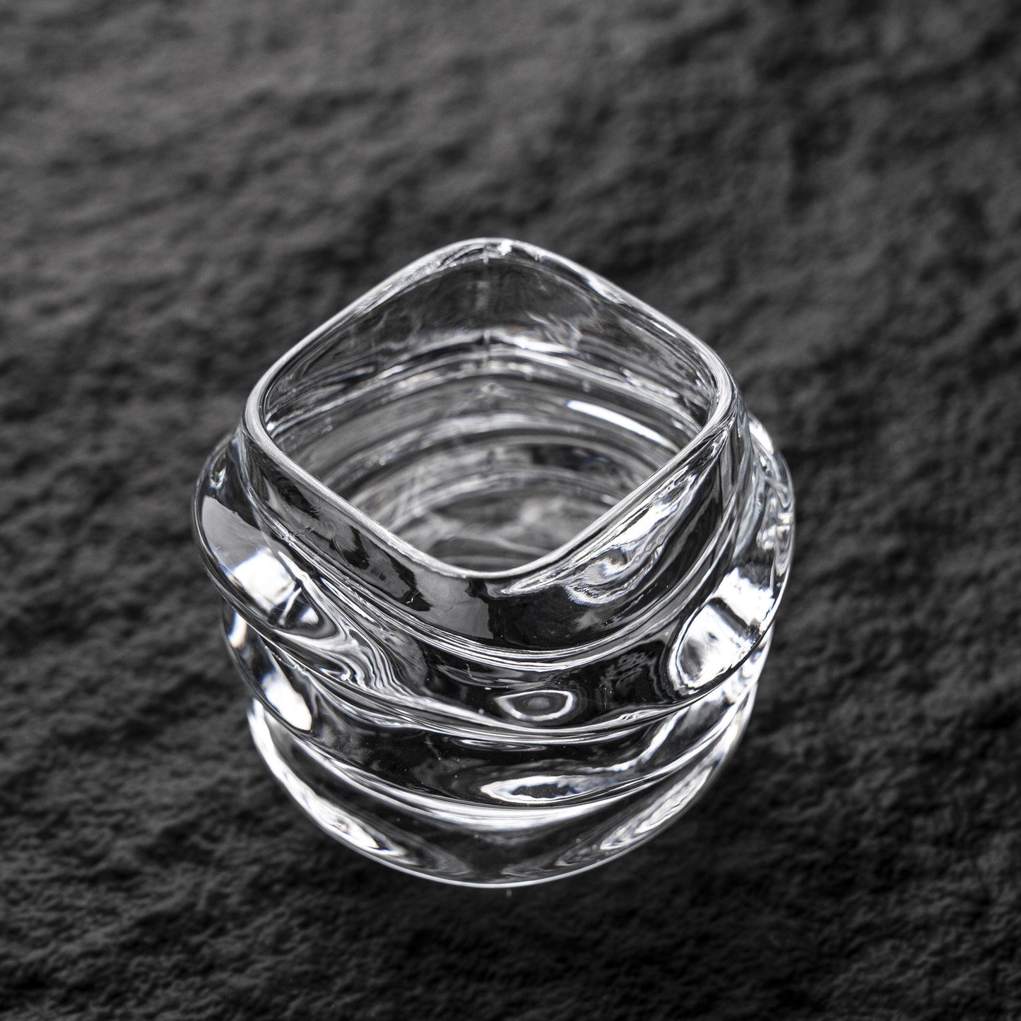Waterflow Inspired Whiskey Glass Set - Heat Resistant, Flowing Design, Elegant Glassware, Ideal Gift for Whiskey Lovers, 100 ml