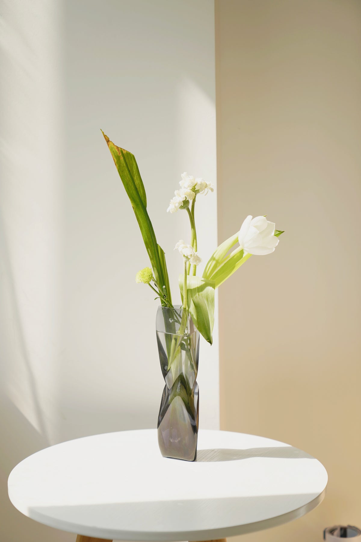 Transparent Glass Vase – Sculptural Parametric Home Decor