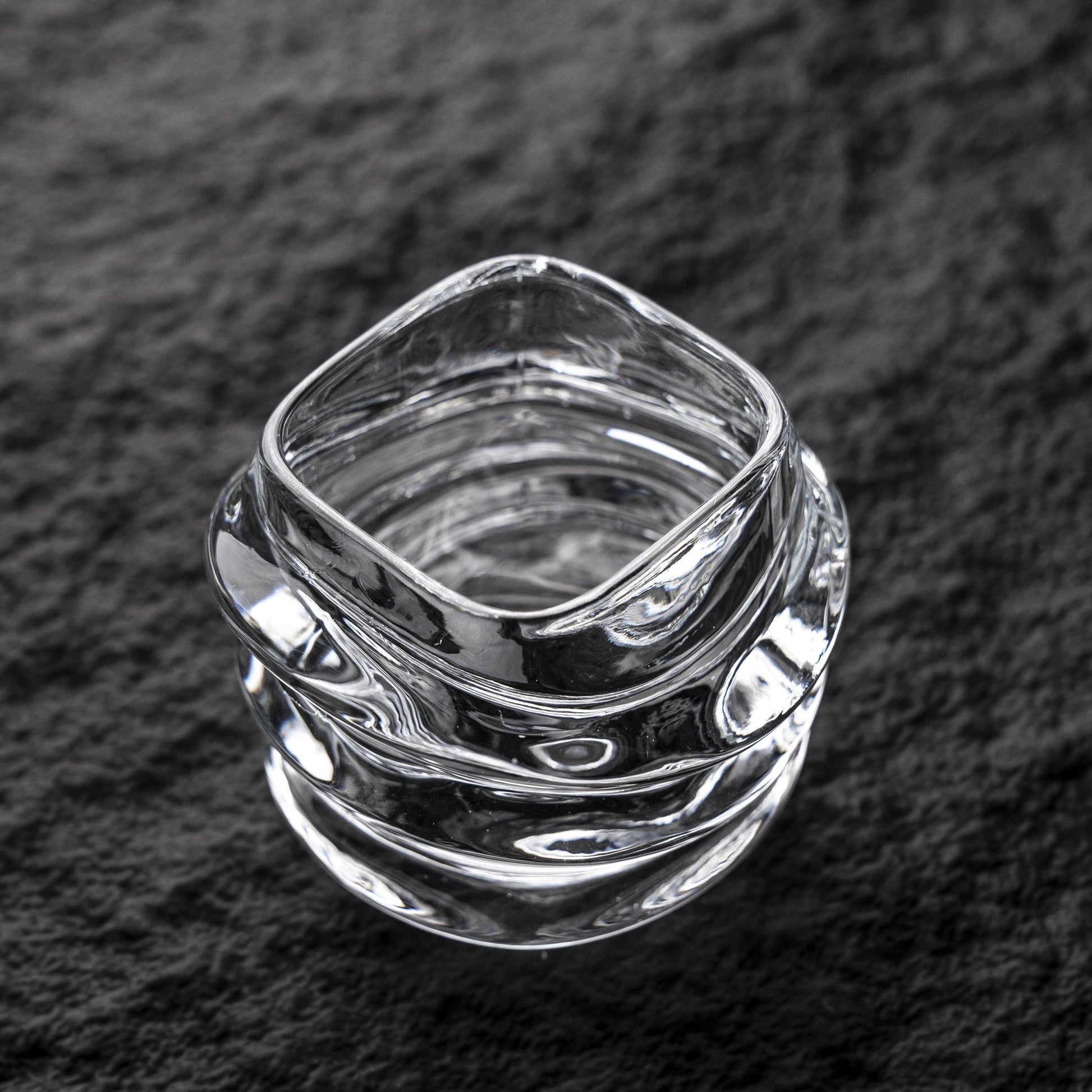 Waterflow Inspired Whiskey Glass Set - Heat Resistant, Flowing Design, Elegant Glassware,  Ideal Gift for Whiskey Lovers, 100 ml