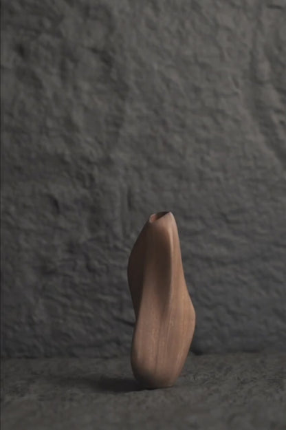 Wavy Wood Vase – Minimalist Flowing Lines Design